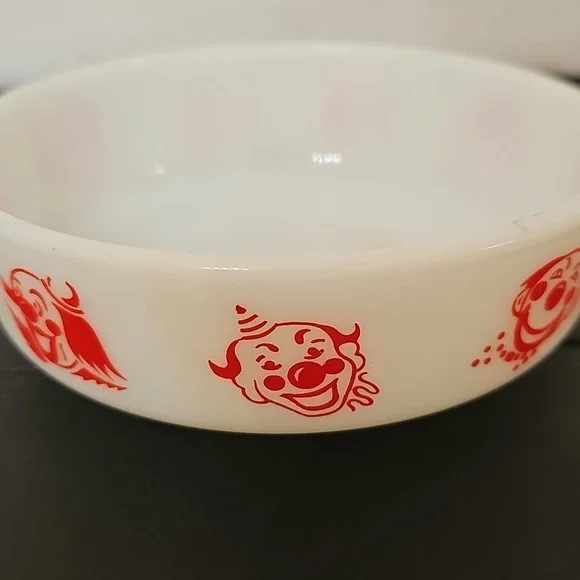 3 Piece Circus Themed Pyrex Set - Picture 5 of 12